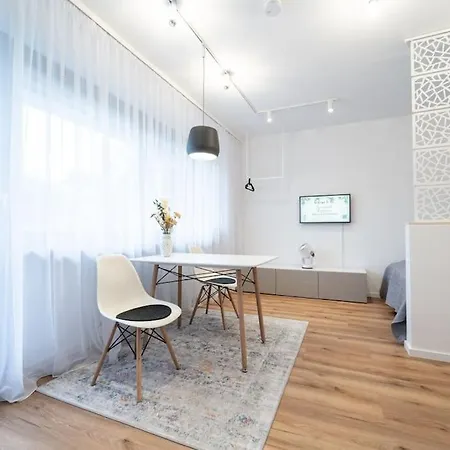 Mit Balkon Und Privatparkplatz * Augusta