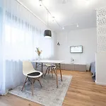 Mit Balkon Und Privatparkplatz * Augsburg
