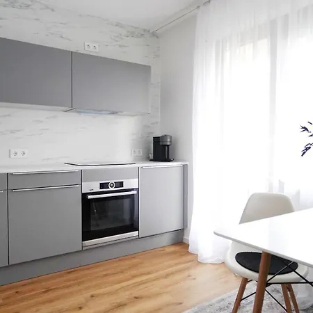 Mit Balkon Und Privatparkplatz Apartment *