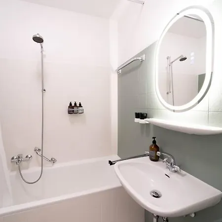 Mit Balkon Und Privatparkplatz * Augsburg