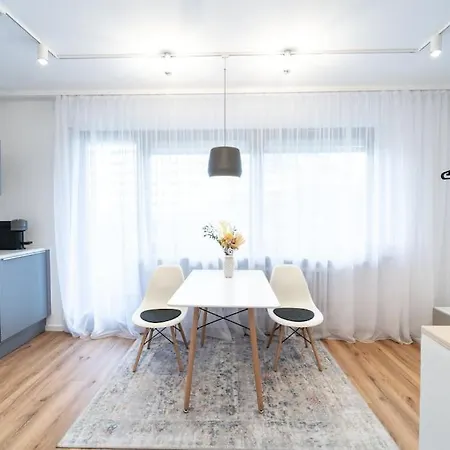 Mit Balkon Und Privatparkplatz Apartment