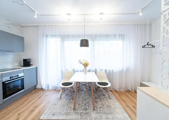 Mit Balkon Und Privatparkplatz アパート